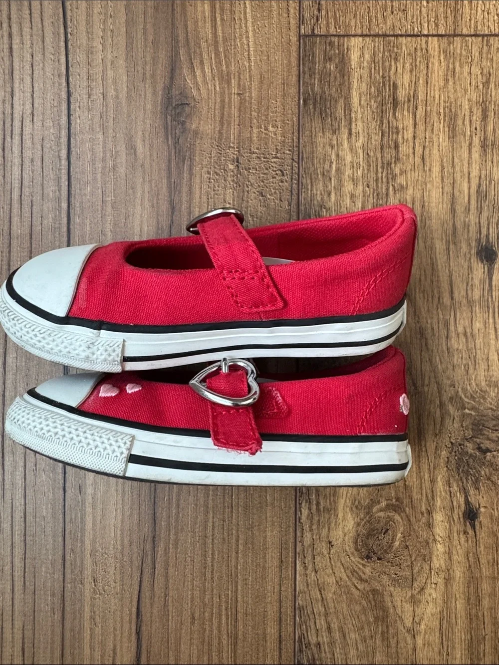 Converse toddler red sneakers, size 6